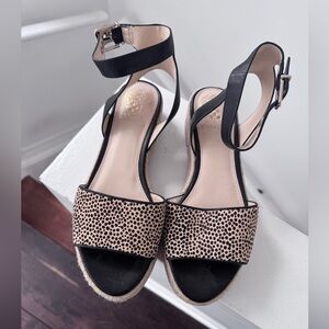 Vince Camuto Black and Tan Sandals